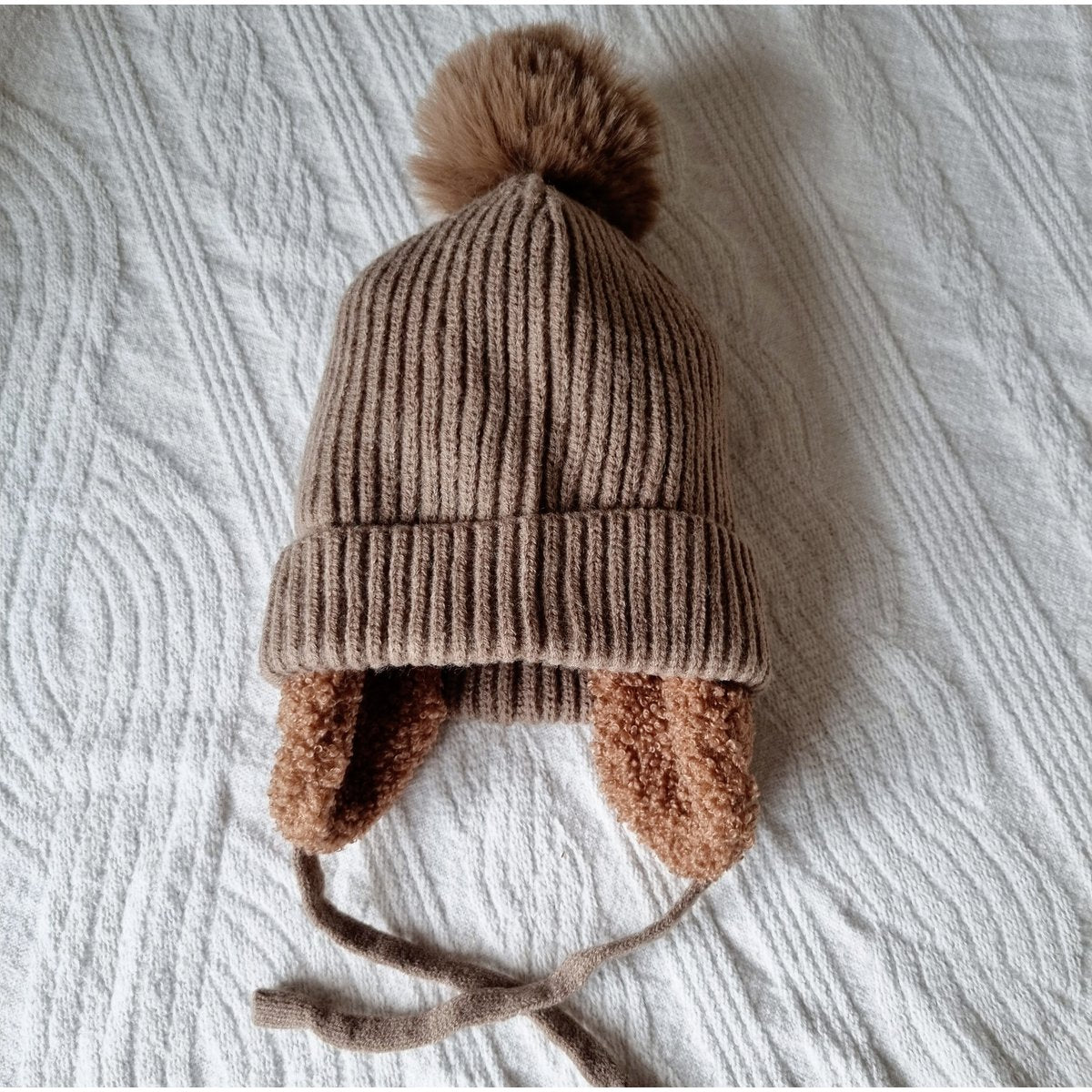 Baby Winter Muts Met Oorwarmers en Pompon